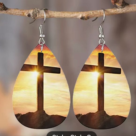 Leather Earrings with a Cross in front of a Sunrise - Picture 1 of 1